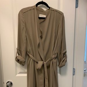 Aritzia Flowy Trenchcoat